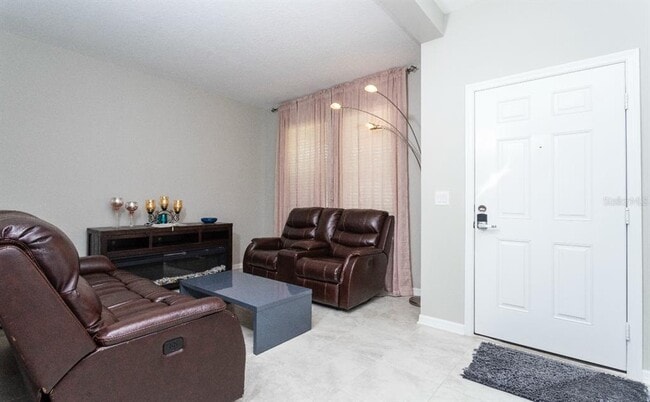 Photo - 1784 Chatsworth Cir