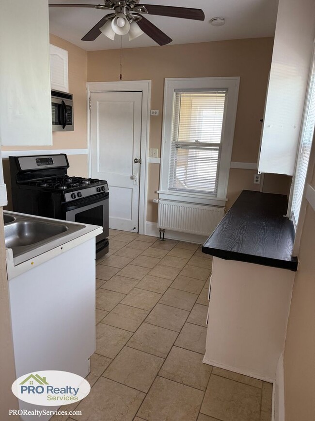 Photo - 116 W 28th St