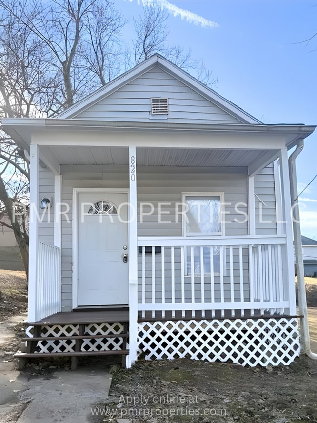 Building Photo - 2 Bedrooms/1 Bathroom House