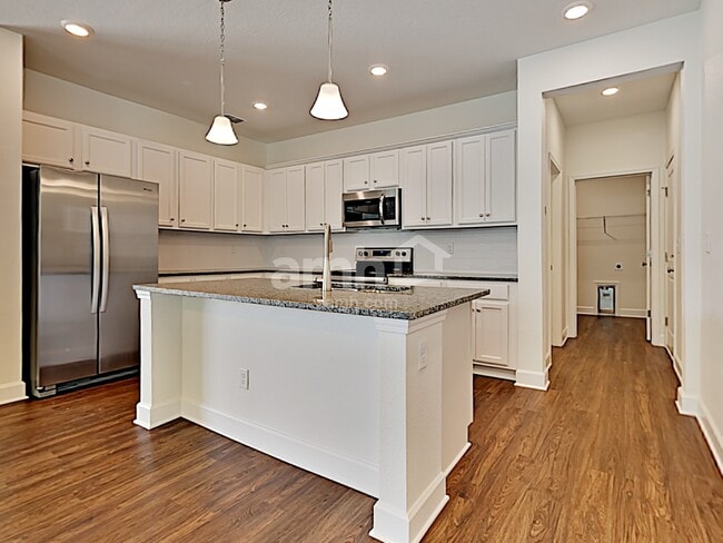 Photo - 398 Sandstone Dr