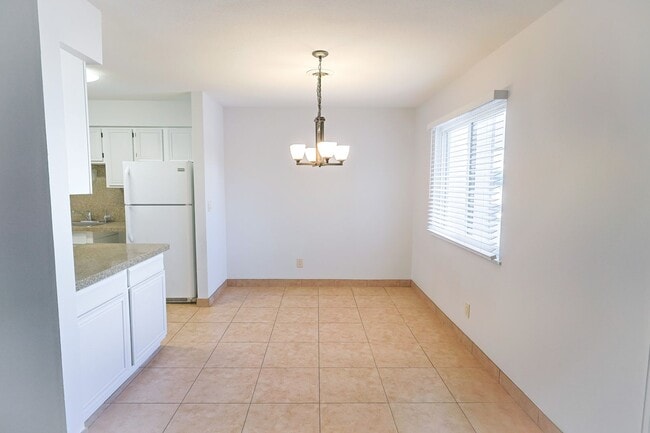 Photo - 3 BEd CONDO, NO DEPOSIT AND WATER INCLUDED...