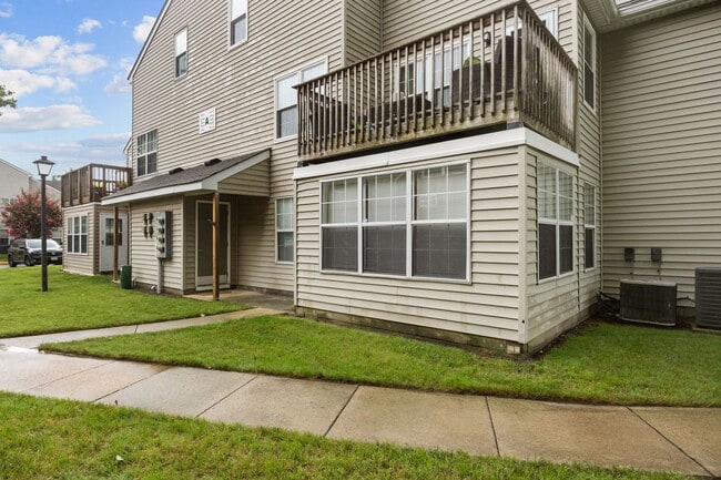 Photo - 5013 Thatcher Way