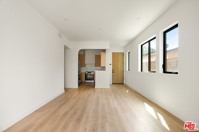 Photo - 2671 Benedict St Unidad 3/4