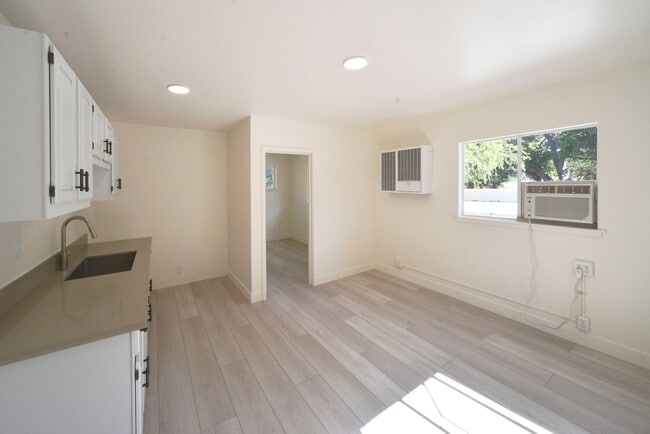 Photo - 223 S Padre Juan Ave Unidad A Upstairs