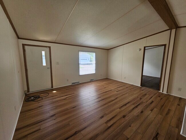 Photo - 27 Millstream Ct
