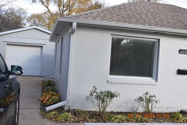 Photo - 6930 Western Ave