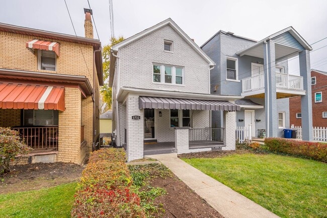 Photo - Beautiful 3 bedroom home in Crafton Heights available May 1!