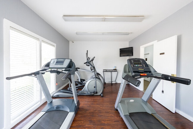 Fitness Center at Woodbridge of Castleton