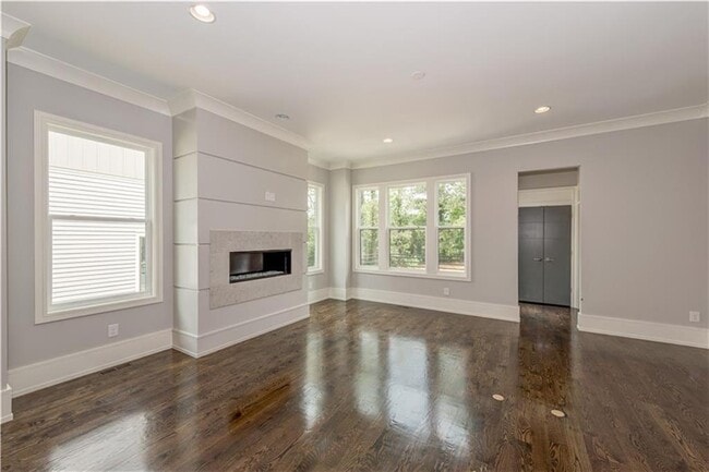 Photo - 3553 Blair Cir NE