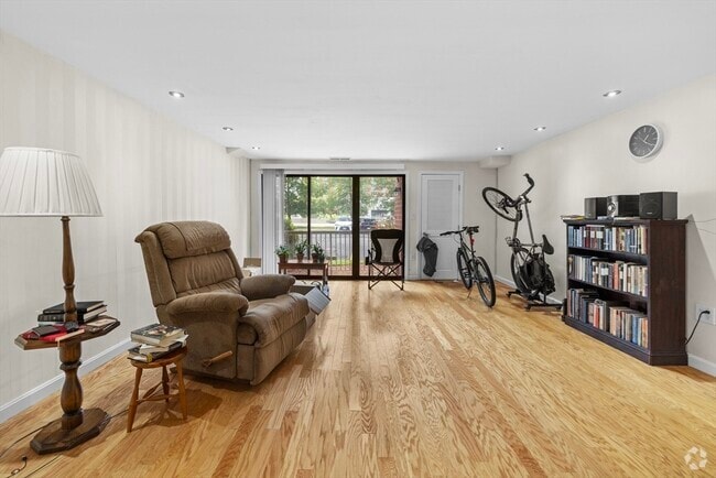 Building Photo - 30 Revere Beach Pkwy Unit 109 Rental