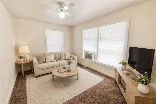 Photo - 810 Magnolia St