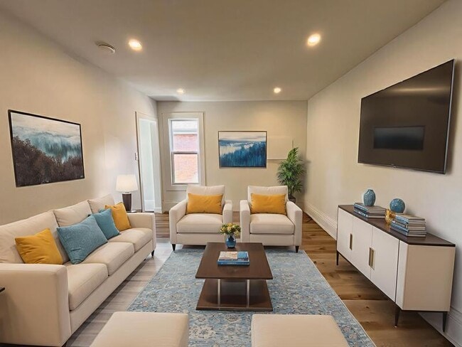 Building Photo - 26 Cayuga St Unit B