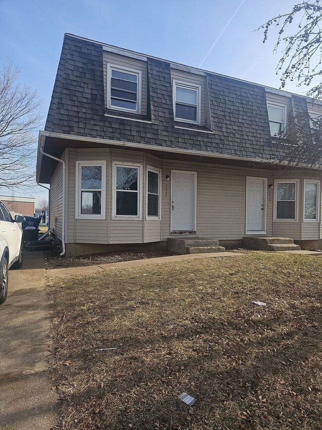 Building Photo - 5415 N Linwood Ave Unit 5417 N Linwood Ave.