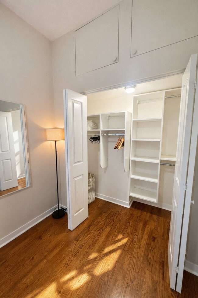 Photo - 736 N Throop St Unit SI ID1515273P