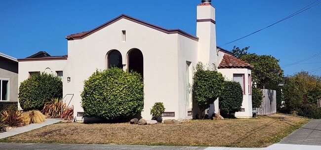 Photo - Fully Furnished House in Eureka!