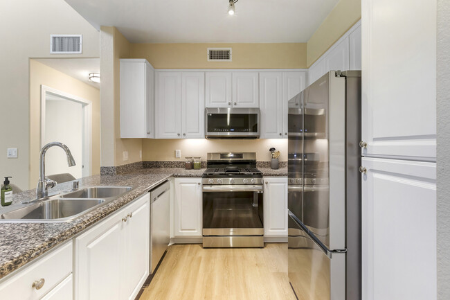 Building Photo - Avalon Glendale Rental