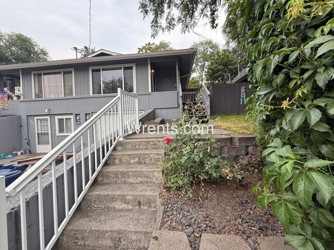 Building Photo - 104-104 W Cora Ave Unit 102