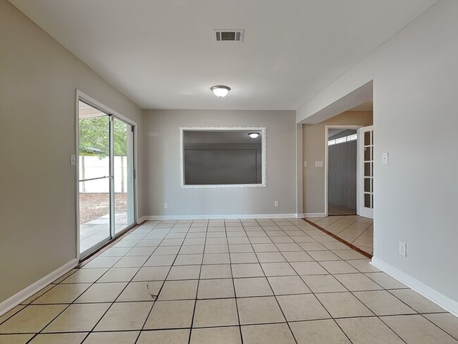 Photo - 10927 Regency Dr