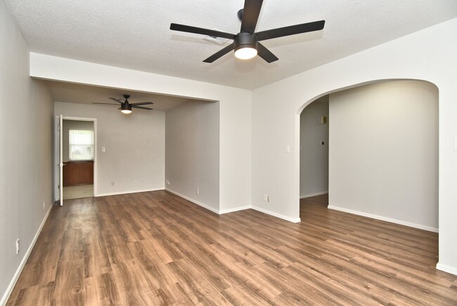 Photo - 6925 E 73rd St