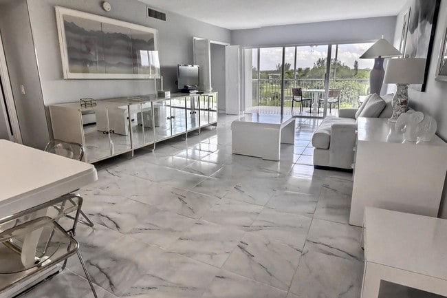 Photo - 3050 N Palm Aire Dr Unit 6