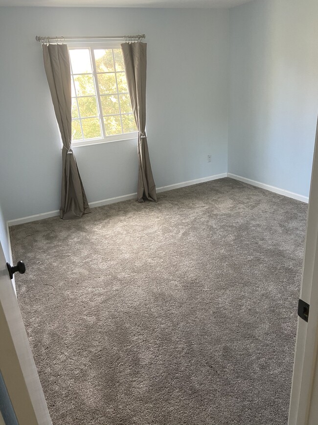 Large 11.5 x 11.5 bedroom with new carpeting - 546 Benbo Dr House Unit 11x13 Blue Bedroom