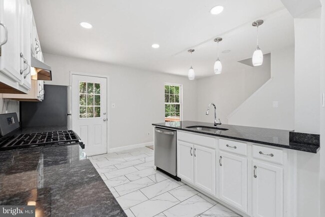 Photo - 1921 Winslow Ct