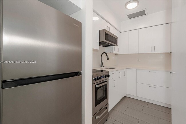 Building Photo - 2901 Polk St Unit 10