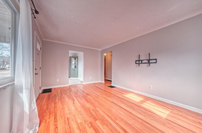 Photo - 3088 Ontario St