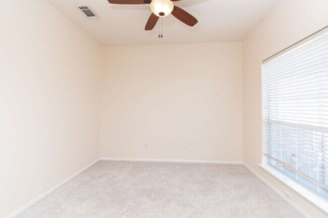 Photo - 424 Winter Sun Dr