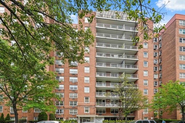 Building Photo - 3215 Avenue H Unit 1F