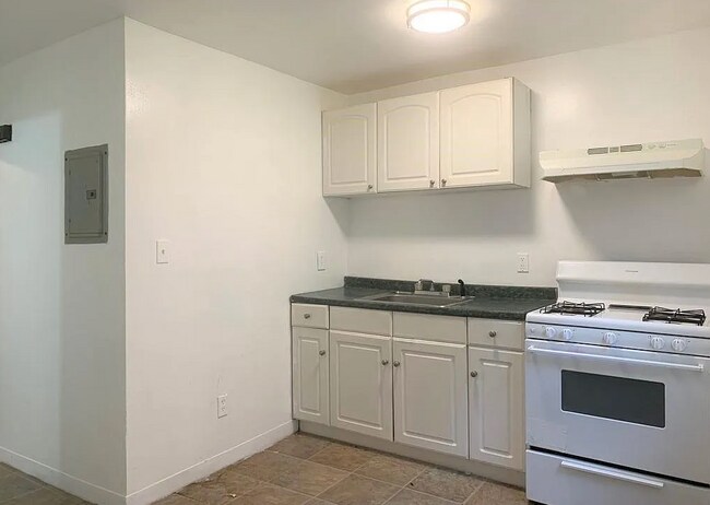 Photo - 219 3rd St Apartments Unit 3