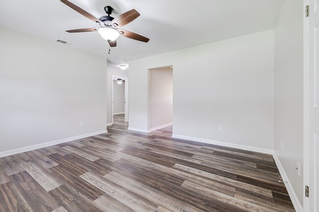 Photo - 301 Hickory St