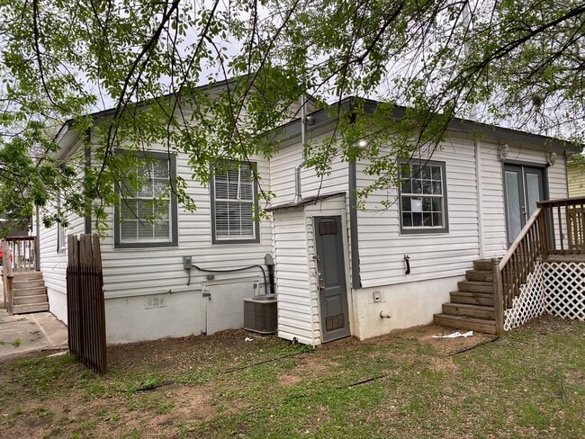Photo - 2118 Burnet St