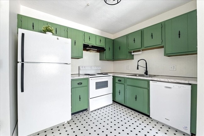 Photo - 67 Milliken Ave Unit 13