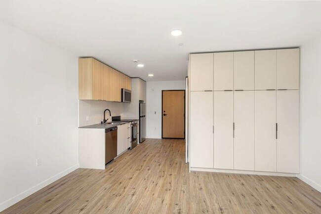 Photo - CHRONICLE: Stylish Wallingford Studios with Full Appliance Package & Premium Amenities