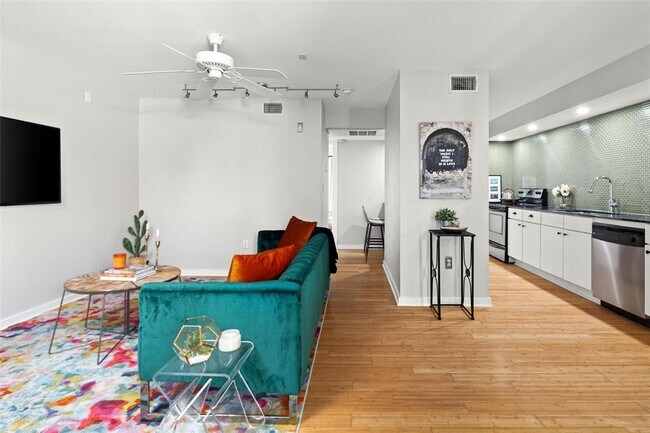 Photo - 2200 Dickson Dr Unidad 108 Rental