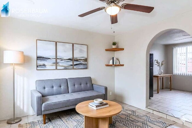 Photo - 302 W Flores St Unidad 2