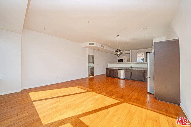Photo - 1100 Wilshire Blvd Unit 2108