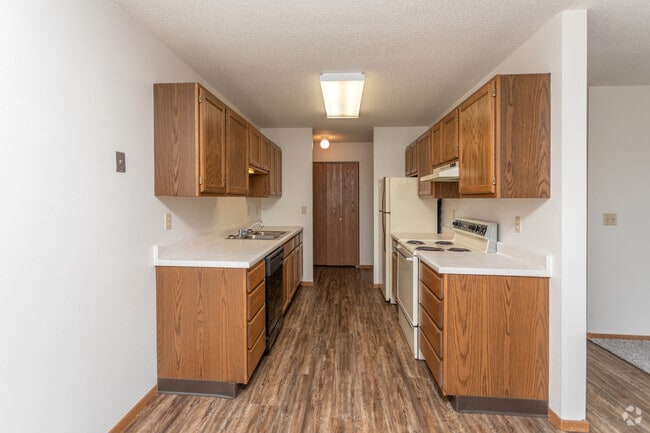 2BR, 1BA - 890SF