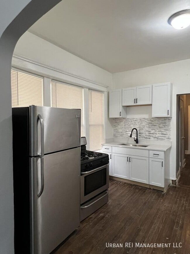 Building Photo - 6134 S St Lawrence Ave Unit 1 Rental