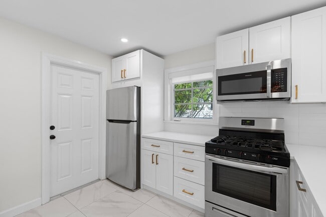 Photo - 426 48th St