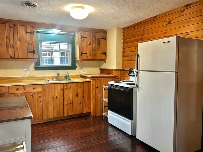 Building Photo - 6 Long Farm Terrace