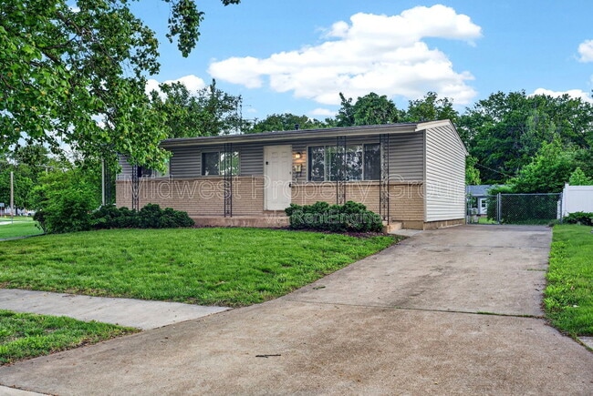 Building Photo - 8 Kathleen Ct