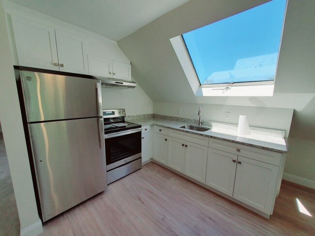 Building Photo - 22 Clovelly Rd Unit 3