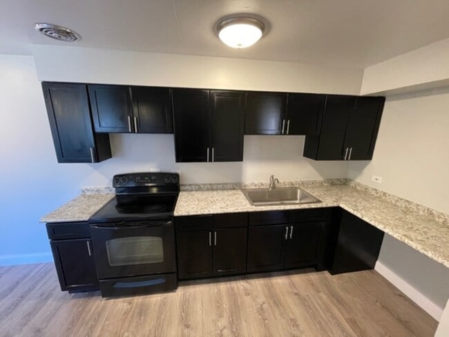 Photo - 517 S Milwaukee Ave