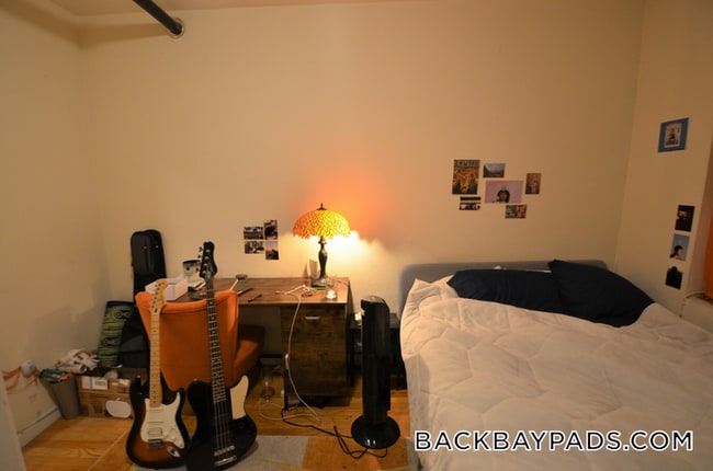 Photo - 409 Marlborough St Unit 1