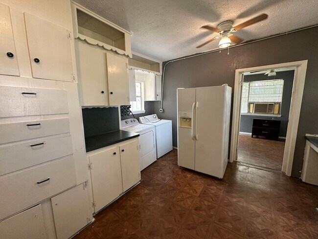 Photo - 6818 Stearns St