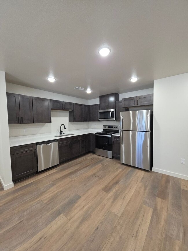 Photo - 703 W 12th St Unit A