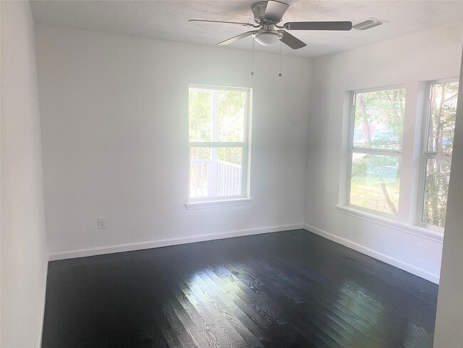 Photo - 7410 Longview St