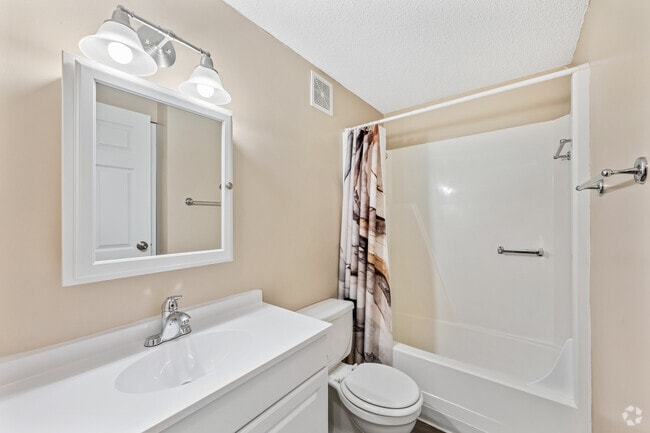 1BR, 1BA - 576SF - Bathroom